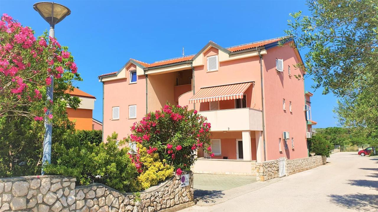 Guest House Jasna Novalja Exterior photo