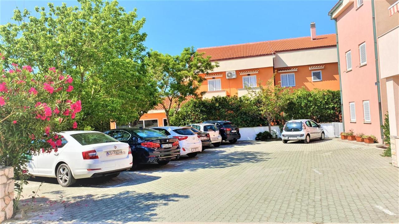Guest House Jasna Novalja Exterior photo